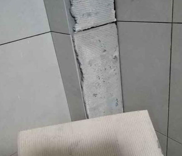 相城瓷砖空鼓维修公司分享下厨房瓷砖脱落的补救措施。